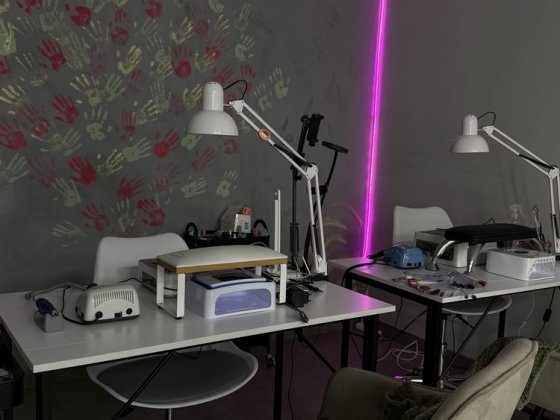 Оренда Манікюрного столу в центрі міста Івано-Франківськ