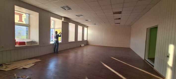 Офісне, торгове приміщення 1100 м2 - фото 1