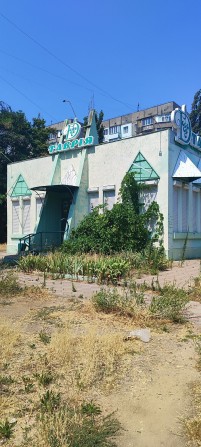 Магазин з літніми майданчиком - фото 1