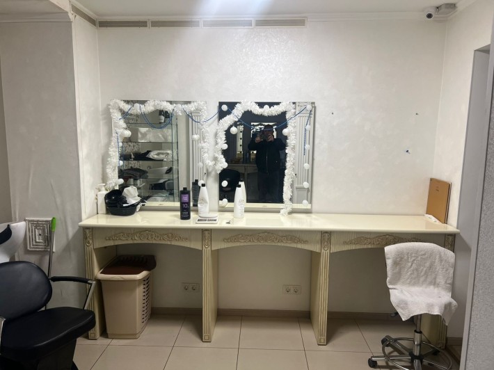 Місце для жіночого майстра- перукаря - фото 1