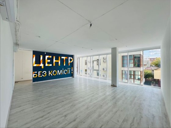 Світле приміщення в Центрі 94,4м² у БЦ "Графіт" Рівне