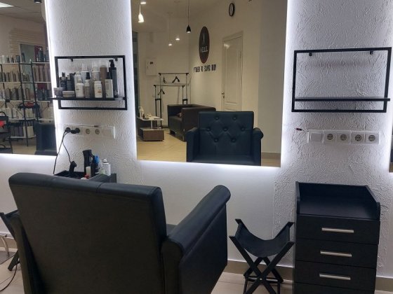 Оренда місця для майстра по нарощенню , перукаря, візажиста, бровиста Ровно