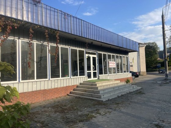 Оренда, комерція,магазин , офіс   215 м.кв+82м.кв склад. приміщ(поряд) Чернівці