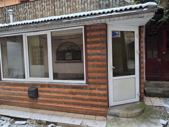 Здається приміщення в центрі в прохідному дворі. дворі Чернівці