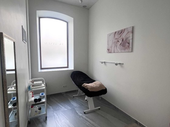 Оренда кабінету для косметолога/масажиста/майстра манікюру/бровіста Чернівці