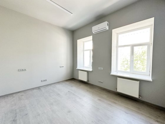 Офіс в центрі міста, р-н Макдональдс.Ціна з коммунальними. Чернігів