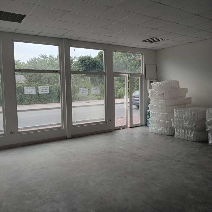 Здам Фасадне Приміщення 60м2.Людне місце(МагазинАптеку.Кафе)17кВт/380v - фото 1