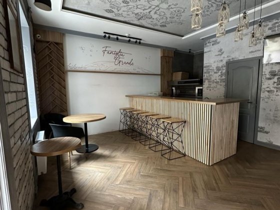 Продаж фасадного комерційного приміщення вул.М.Заньковецької центр Чернівці