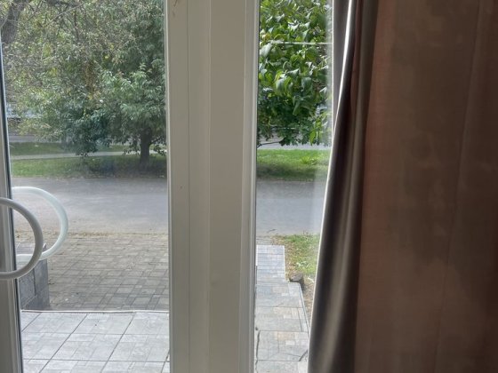 для суборенди на пів місяця майстра манікюру та візажиста, бровіста Ужгород