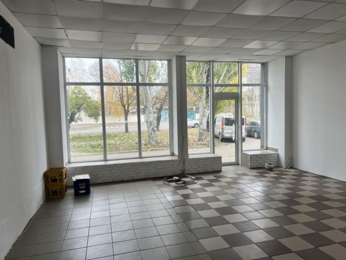 Фасадне приміщення 50 кв.м | Жвава дорога на Слободу | Парковка - фото 1