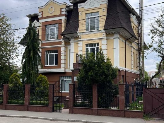 Здається приміщення цокольного поверху по вул Олега Міхнюка Чернігів