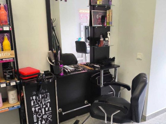 Оренда місця: перукар, колорист, плетіння та нарощування |SPACE BEAUTY Ужгород