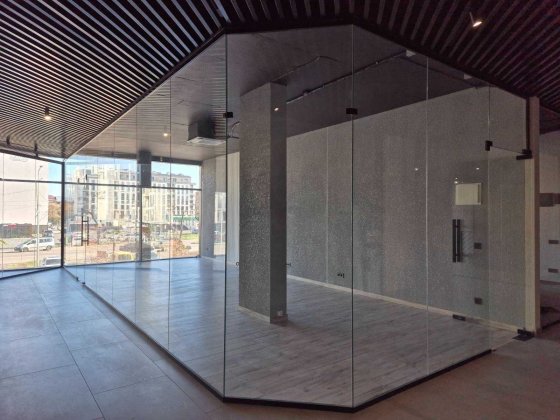 Здається в оренду комерційне приміщення 38 м2 в ЖК CRYSTAL Ужгород