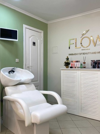 Продаж бюті студії з меблями і технікою - фото 1