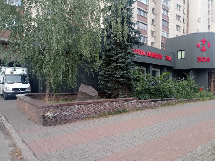 Фасад м. Мінська 36.3 кв.м. Оренда нежитлового приміщення - фото 1