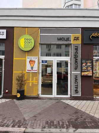 Оренда фасадного комерційного приміщення , вул. Незалежності 23 - фото 1