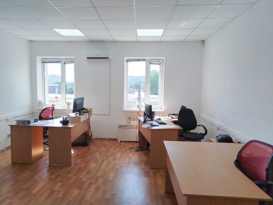 Оренда офісів у майновому комплексі з парковкою, Черкаси Черкаси