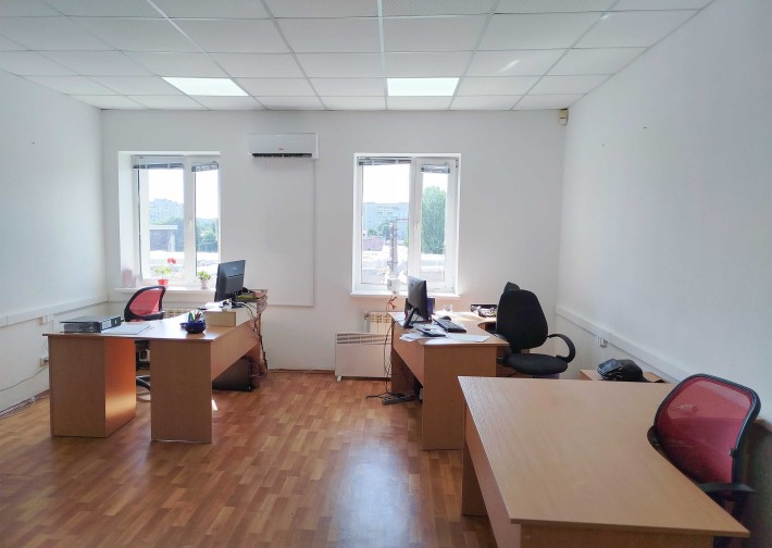 Оренда офісів у майновому комплексі з парковкою, Черкаси - фото 1