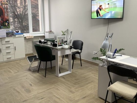 Оренда робочого місця в ЦЕНТРІ для майстра манікюра, бровіста Черкаси