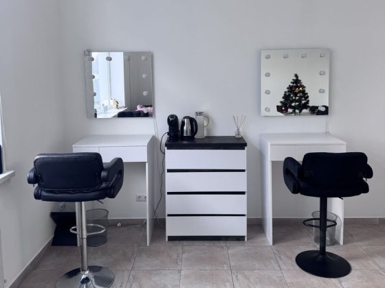 Оренда столика стіл бровіста візажиста перукаря робоче місце Винница