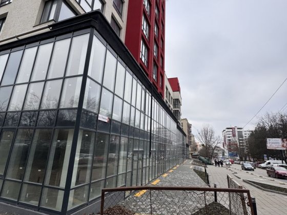 Оренда фасадного комерційного приміщення РІВНЕНСЬКА Чернівці