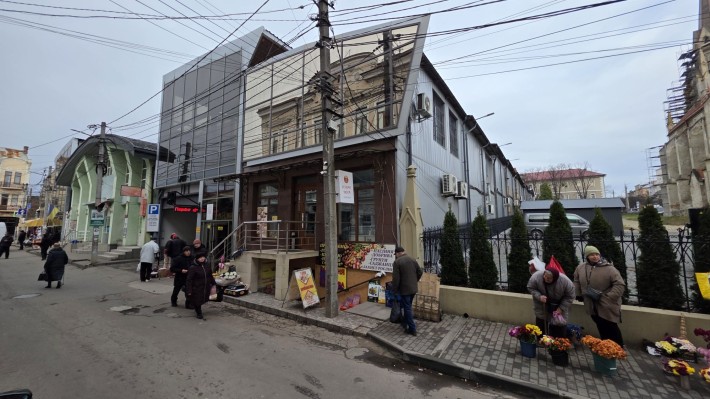 Оренда комерційного приміщення 78м2 біля  ринку у ЦЕНТРІ міста - фото 1