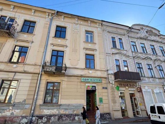 Оренда фасадного комерційного приміщення Центр Чернівці