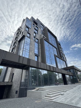 Оренда фасадного комерційного приміщення в будинку Premium class - фото 1