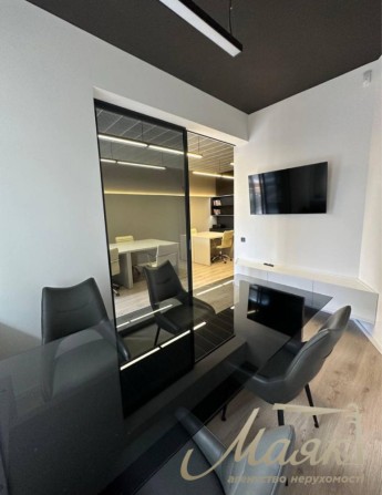 Аренда меблированного офиса в ЖК River Stone, Днепровская набережная - фото 1