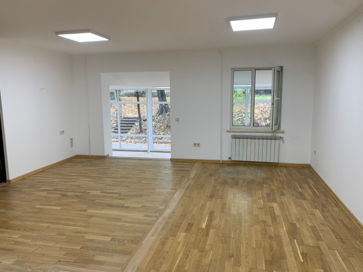 Здається в оренду фасадне приміщення в топовому торговому ряду - фото 1