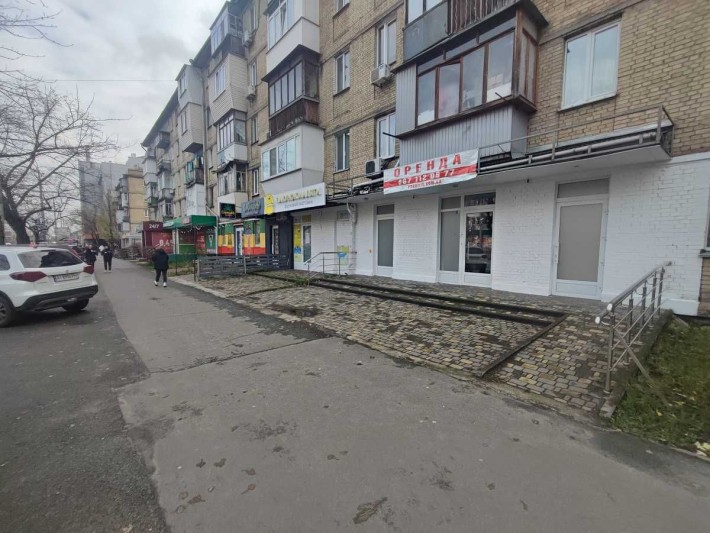 Оренда фасадного приміщення "Дарницька" площа. Від 15м2 - фото 1
