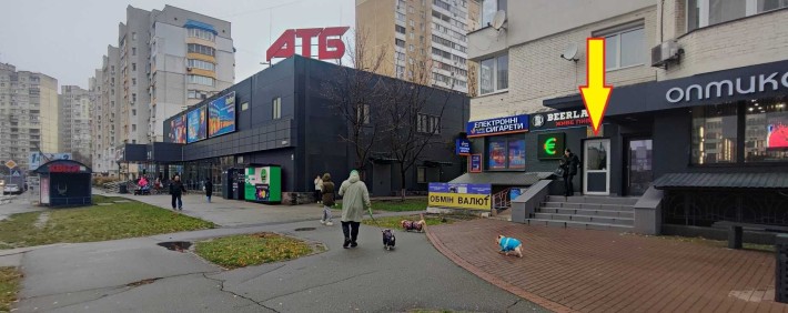Оренда фасадного приміщення біля "АТБ" - фото 1
