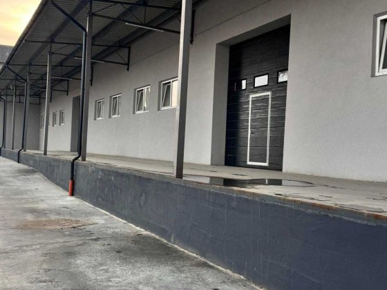 Здається склад по вулиці Хотинській Чернівці