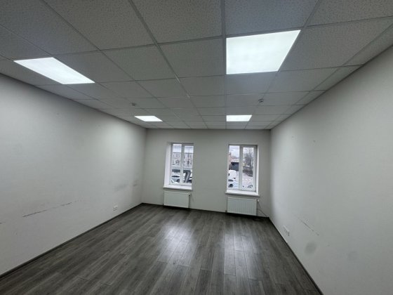 Здаються  офіс по вул Комунальників Чернівці