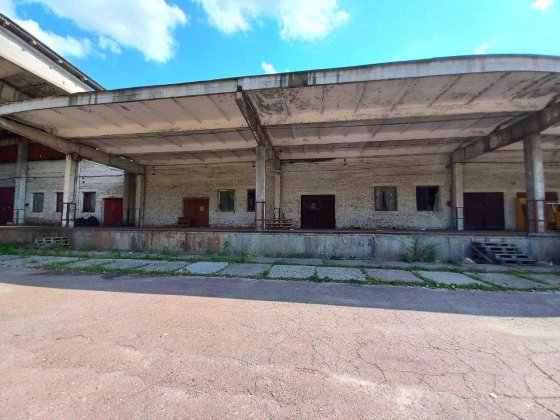 Здам склад з рампою в межах міста ( вул.Квітнева ) – 1700м2 Чернігів