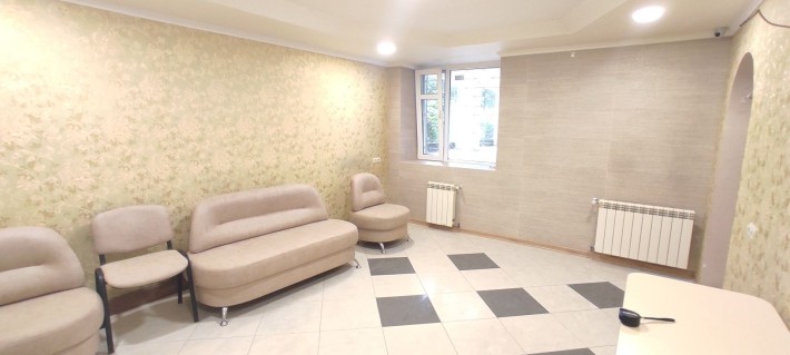 Оренда (центр) фасадне офісне/комерційне приміщення - фото 1