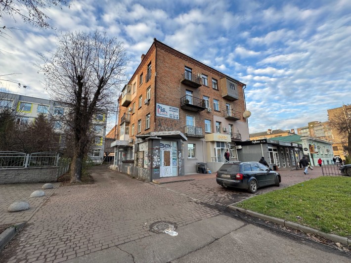 Комерційне приміщення в центрі по вул. Небесної Сотні - фото 1