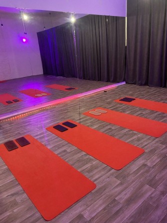 Просторий танцювальний зал. Погодинна оренда - фото 1