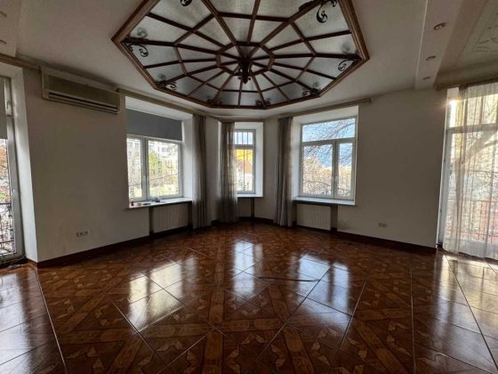 Оренда квартири під офіс | 140 м² + 2 комори