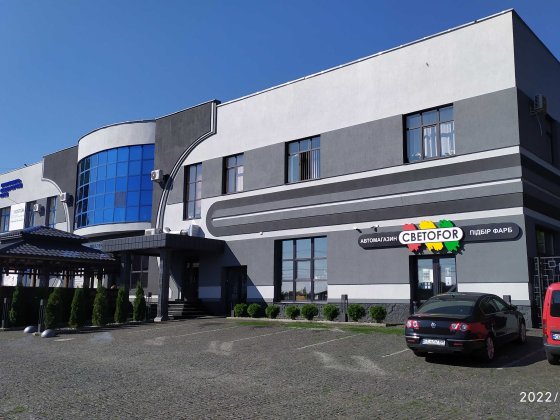 Залишилося одне приміщення 50 м2 +підсобне 10м2 Оренда комерція Чернівці