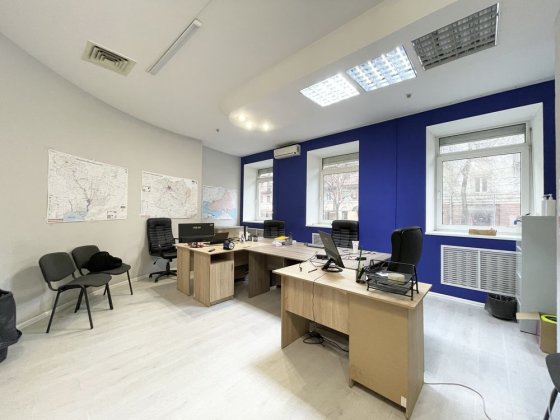 Сдам офис 139,6 кв.м, кабинеты, 1 этаж. Центр города