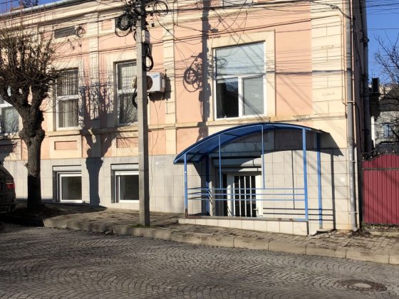 Здам просторе приміщення в центрі Чернівці