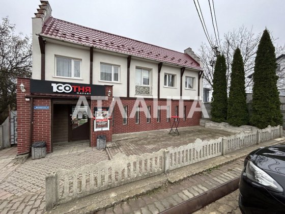 Приміщення біля дороги, Роша Чернівці