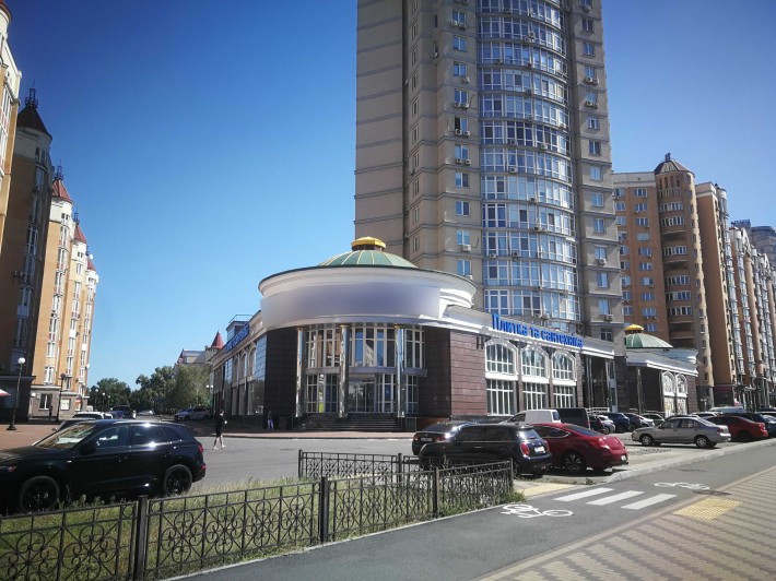 Приміщення на Оболоні 1700 кв.м під магазин, шоурум, офіс. Без комісії - фото 1