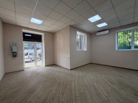 Здається комерційне приміщення 44 кв.м.  Окремий вхід, Ремонт. Винница