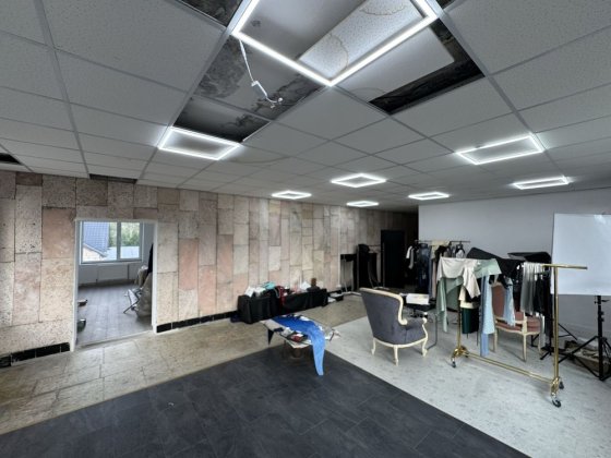 Здається окрема будівля 3 поверха можна по поверхово Чернівці