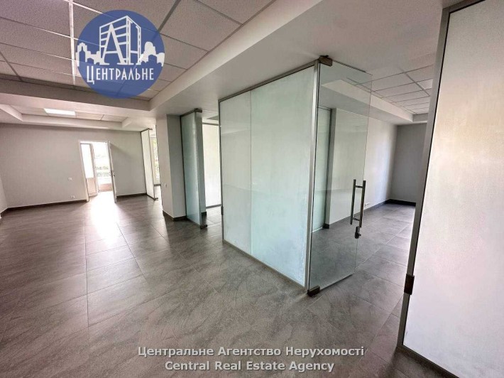Здається в оренду офісне приміщення з новим капітальним ремонтом. - фото 1