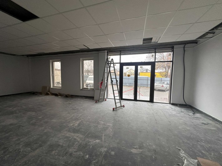 Оренда фасадного магазину в новій будівлі Д.Нечая - фото 1