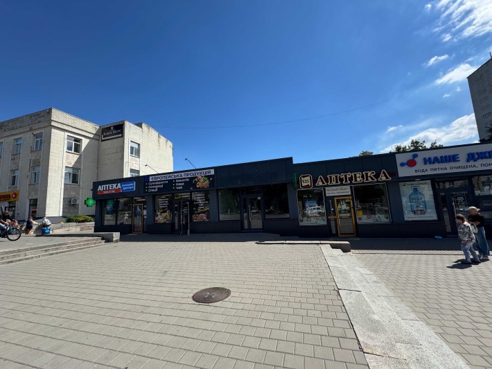 Фасадне приміщення біля пл. 700-річчя - фото 1