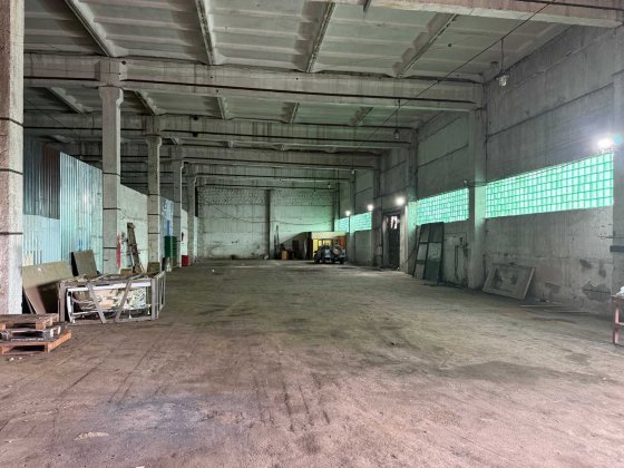 Оренда складу 575 м² у Вінниці зі стелажами Винница